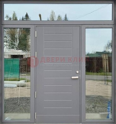 Серая стальная дверь с панелью МДФ и стеклянными фрамугами ДФГ-28 в Твери