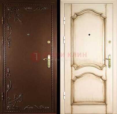 Квартирная коричневая стальная дверь с ковкой ДК-1 в Твери
