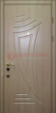 Светлая железная дверь с МДФ ДМ-153 в Твери