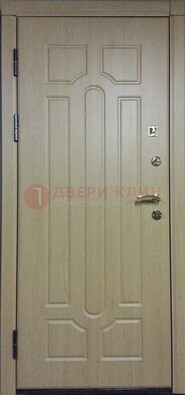 Светлая железная дверь с МДФ ДМ-21 в дом в Твери