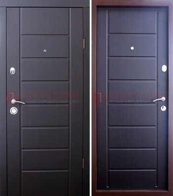 Черная филенчатая входная дверь со светлой МДФ ДМ-226 в Твери