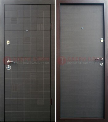 Черная железная дверь со коричневой МДФ внутри ДМ-227 в Белгороде