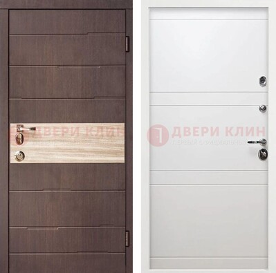 Коричневая стальная дверь с филенчатой МДФ в Белом цвете ДМ-306 в Твери