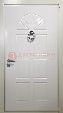 Белая входная дверь с МДФ ДМ-30 в квартиру в Твери