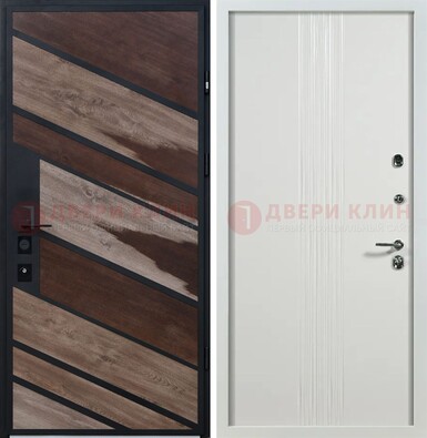 Железная коричневая дверь со светлой МДФ внутри ДМ-310 в Нижнем Новгороде