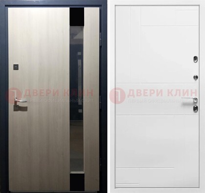 Стальная дверь в коричневом цвете и белой МДФ с молдингами ДМ-329 в Твери