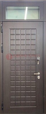 Темная железная дверь с МДФ и верхней фрамугой ДМ-337 в Твери