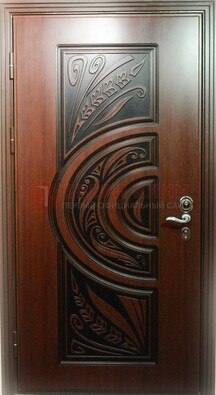 Коричневая стальная дверь с массивом дуба с рисунком ДМД-16 в Твери