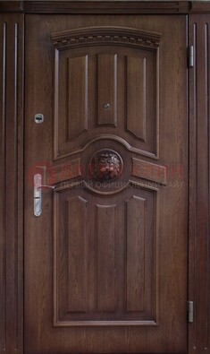 Темная железная дверь с массивом дуба с украшением ДМД-40 в Твери