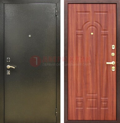 Входная темно-серая дверь с порошковой отделкой и МДФ Миланский орех ДП-281 в Твери