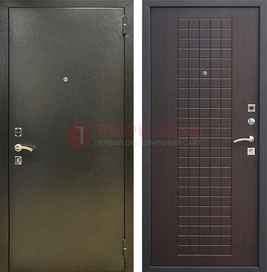 Темная железная дверь с порошковым напылением и терморазрывом МДФ Махагон ДП-286 в Твери