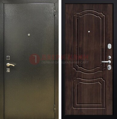 Темно-серая железная дверь с порошковым покрытием и коричневой МДФ ДП-288 в Твери