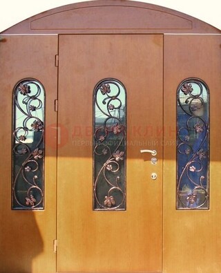 Парадная дверь со стеклянными вставками и ковкой ДПР-28 в общественное здание в Уфе