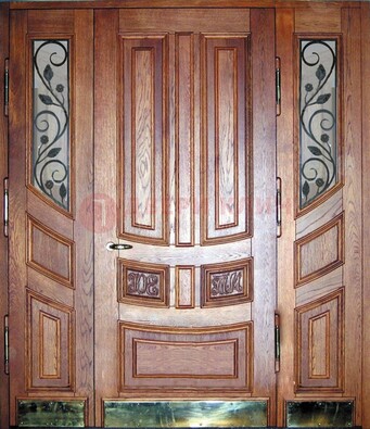 Парадная дверь со стеклом и ковкой ДПР-35 для загородного дома в Твери