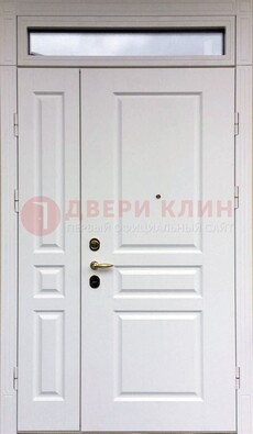 Белая двухстворчатая металлическая дверь со стеклом ДС-63 в Твери