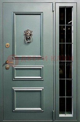 Зелёная металлическая дверь со стеклом ДС-65 в Твери