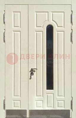 Белая двухстворчатая металлическая дверь со стеклом ДС-71 в Твери