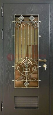 Одностворчатая железная дверь со стеклом и ковкой для дома ДСК-101 в Твери