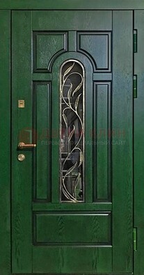 Зеленая железная дверь со стеклом и ковкой ДСК-111 в Твери