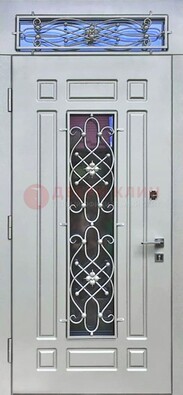 Белая железная дверь со стеклом и ковкой с верхней фрамугой ДСК-112 в Твери