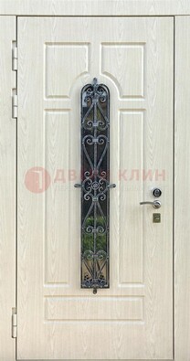 Светлая стальная дверь со стеклом и ковкой ДСК-118 в Твери