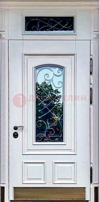 Металлическая дверь со стеклом и ковкой в белом цвете ДСК-148 в Твери