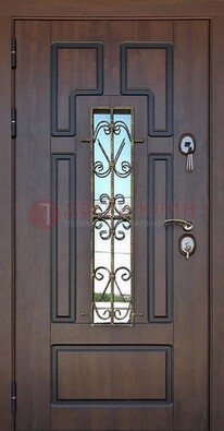 Уличная дверь со стеклом и ковкой в коричневом цвете ДСК-181 в Сергиевом Посаде