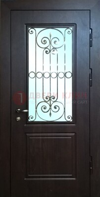 Железная дверь со стеклом и ковкой ДСК-65 для общественных зданий в Твери