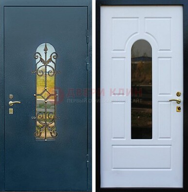 Входная дверь Дверь со стеклом и ковкой ДСК-71 для кирпичного дома в Твери
