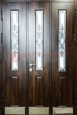Входная дверь со стеклом и ковкой ДСК-72 в кирпичный дом в Твери
