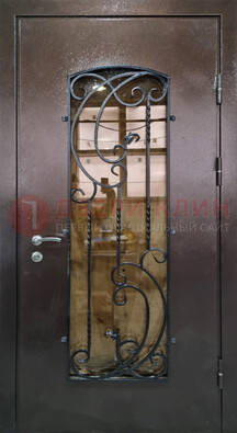 Металлическая дверь со стеклом и ковкой ДСК-95 для магазина в Истре