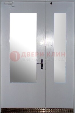 Белая  тамбурная дверь со стеклянными вставками ДТМ-18 в Твери