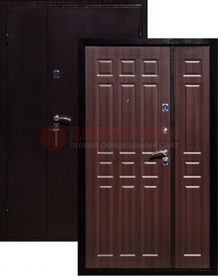 Коричневая металлическая тамбурная дверь ДТМ-24 в Твери