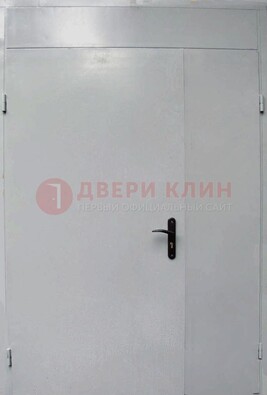 Белая металлическая тамбурная дверь ДТМ-5 в Твери