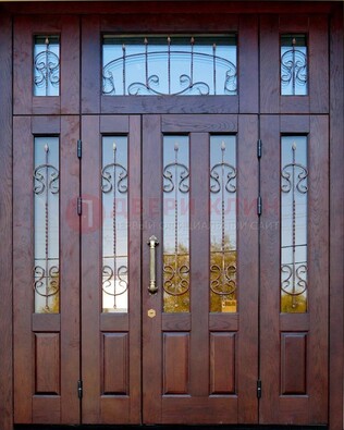 Коричневая парадная дверь с виноритом и ковкой ДВТ-168 в Твери