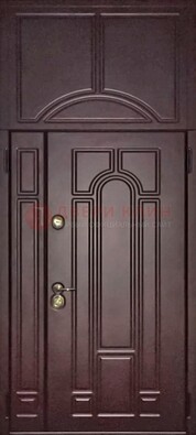 Коричневая железная дверь с виноритом и верхней фрамугой ДВТ-243 в Твери