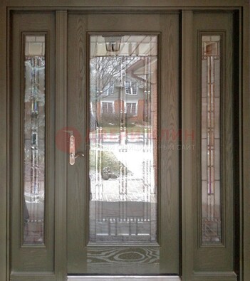 Коричневая стальная дверь с массивом дуба с витражом ВЖ-16 в Твери